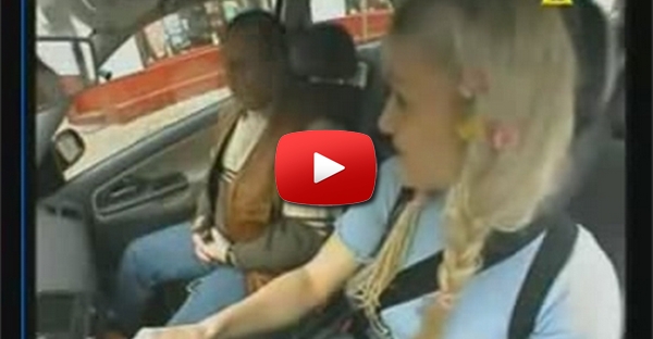 Loura no exame de conduçao (Fail)
