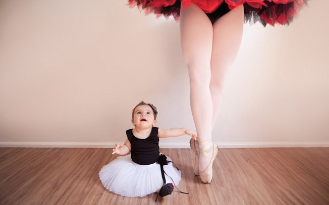 Mãe agride filha com o rabo :D