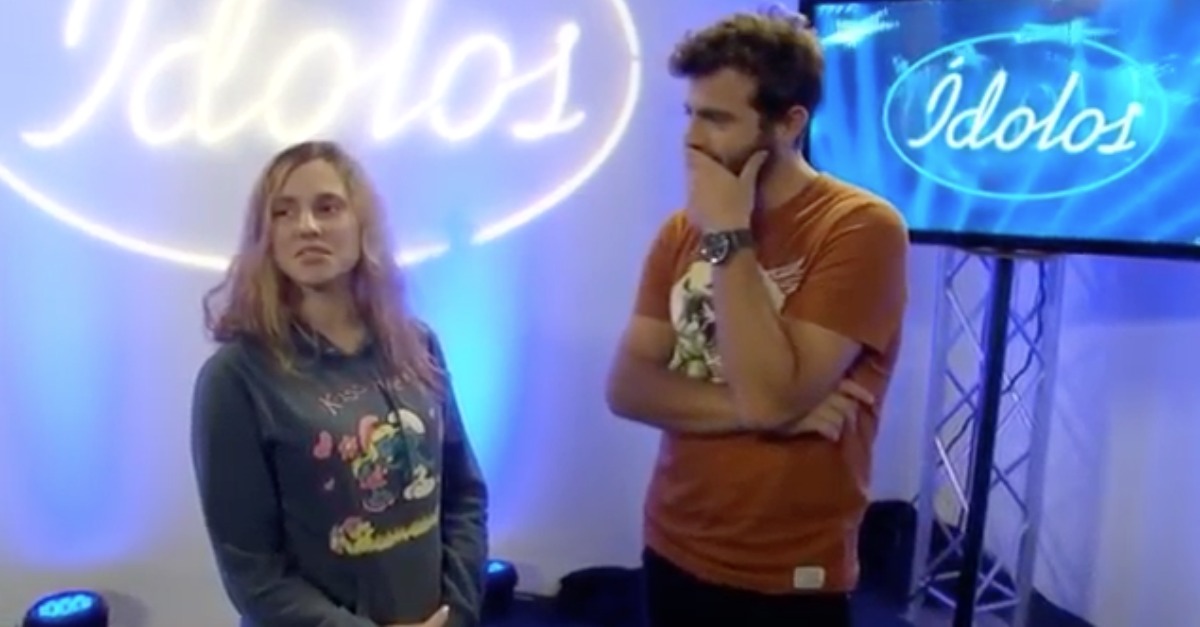 Se tens 24 e ela 19 anos são irmãs há quanto tempo? LOL