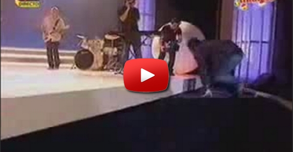 Queda de Vocalista num Programa em Directo