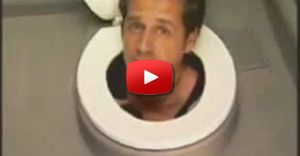 Pegadinha Cabeça no vaso sanitário