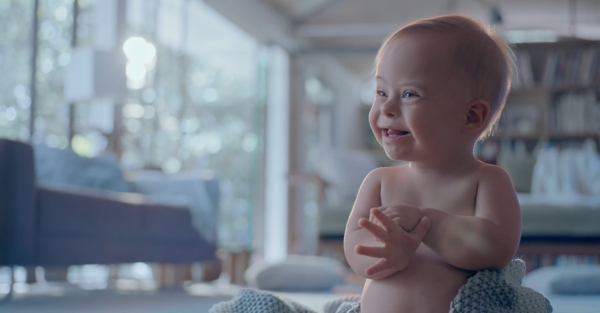 Anúncio da Johnson’s com bebé com Síndrome de Down emociona o mundo