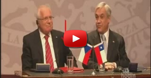 Presidente pegando a caneta