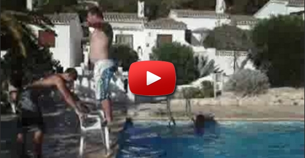 Queda na piscina - tentativa de mergulho de uma cadeira