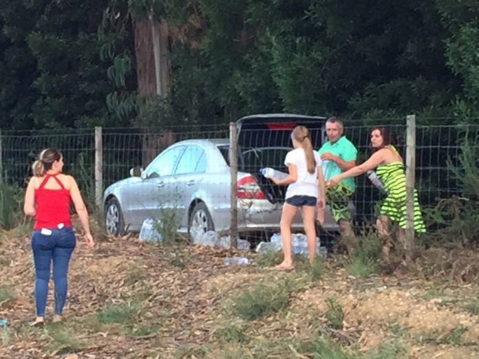 Casal distribui água a quem esteve parado 5 horas na auto-estrada