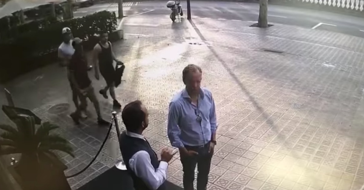 Como um grupo de ladrões roubou relógio de 40 mil euros a turista em questão de segundos