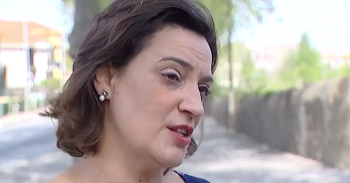 Mãe de jovem expulso da viagem de finalistas justifica caso com declarações polémicas