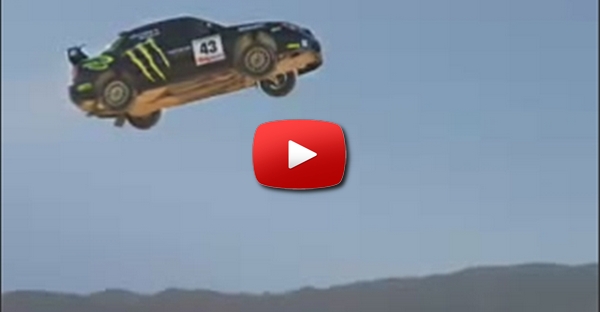 Ken Block saltou com o seu carro de rally 171 pés