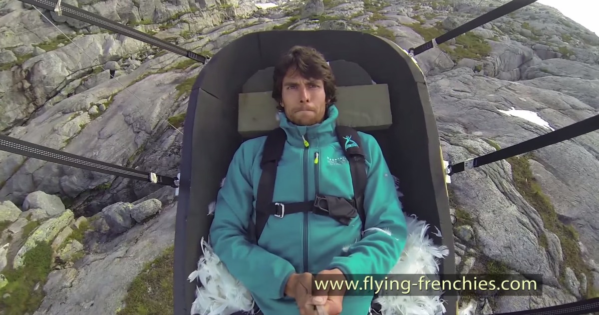 Francês junta Angry Birds a base jump e faz ‘selfie’ cheia de adrenalina