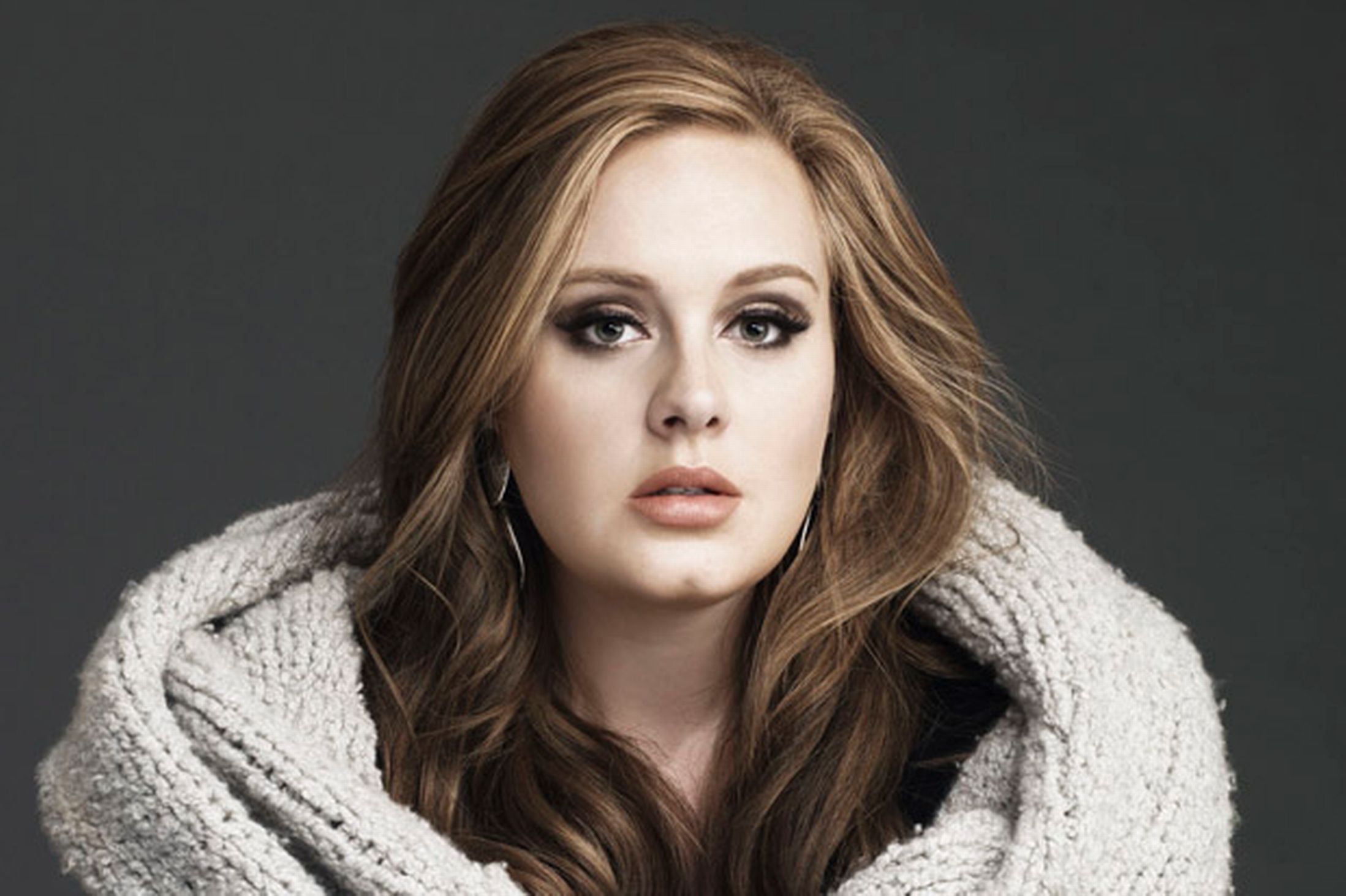 Saiba por que o mundo parou perante Adele. Conheça mais da cantora