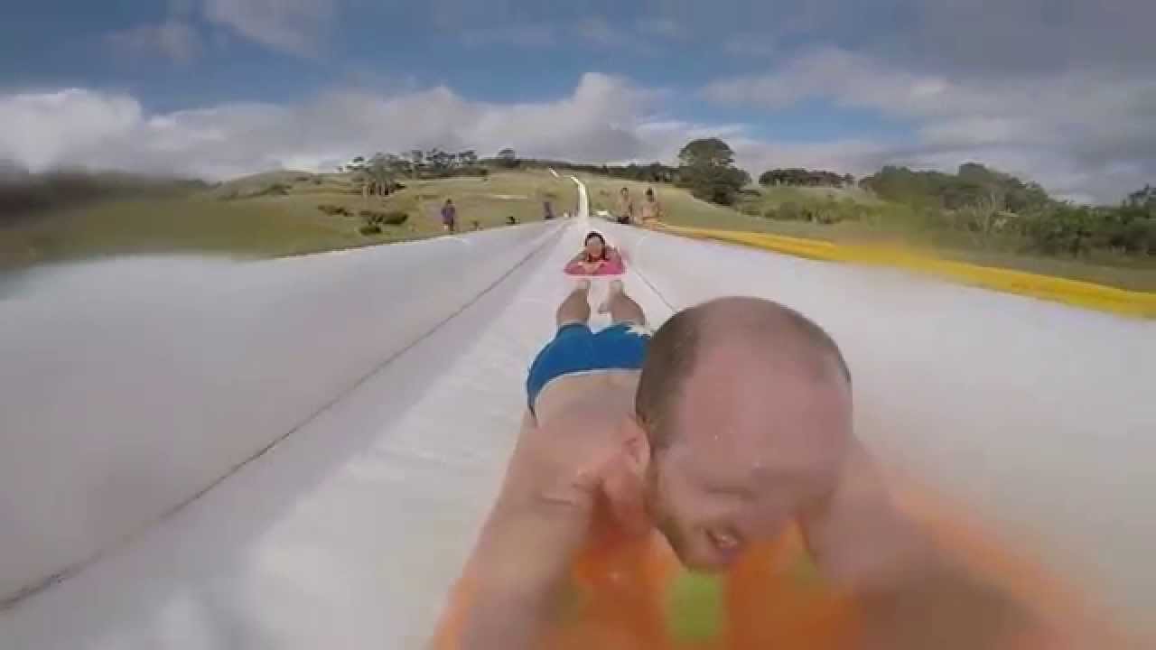 Este é o maior ‘waterslide do mundo: tem 600 metros e atinge os 53kmh