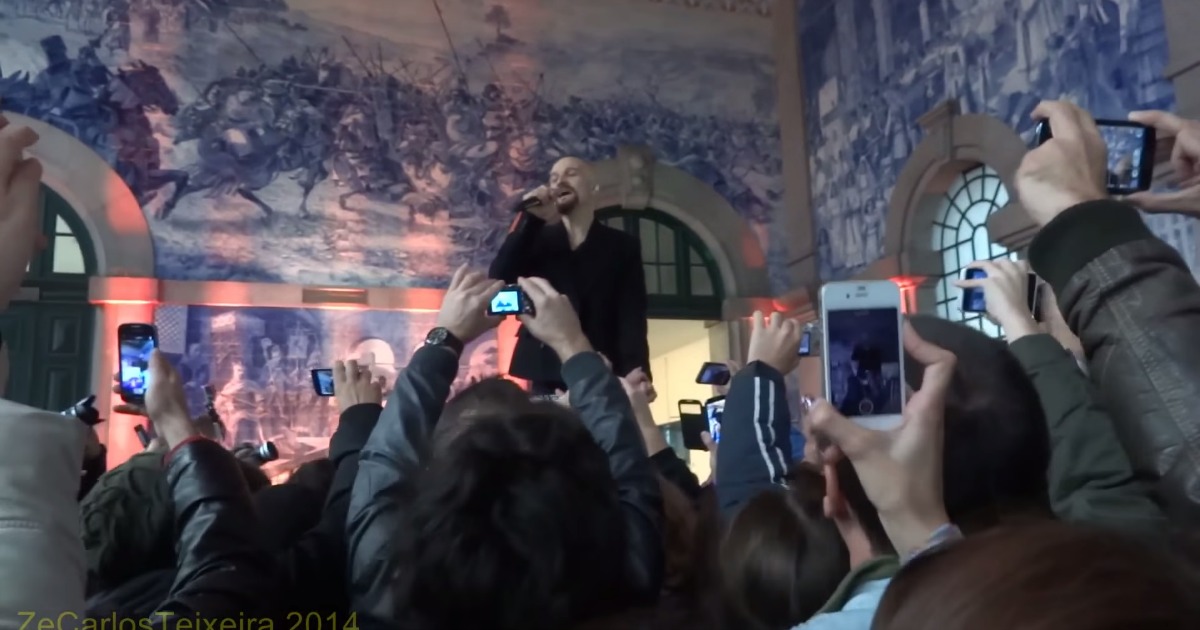 O momento em que James tocam “Getting Away With It”