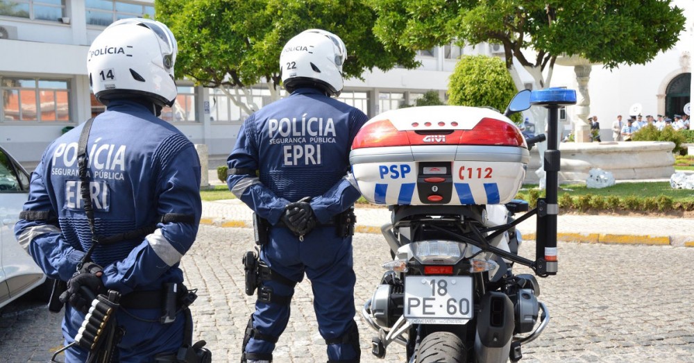 Pai com a filha em perigo no hospital faz agradecimento emocionante à PSP