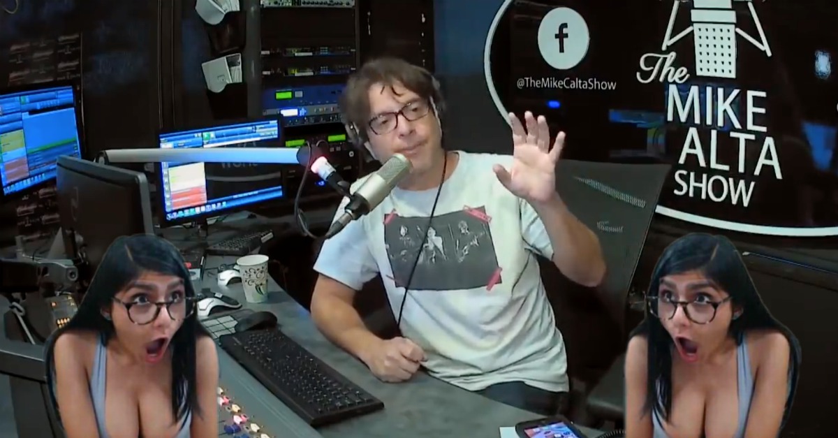 Mia Khalifa liga para uma rádio ofendida por dizerem que foi atriz porno