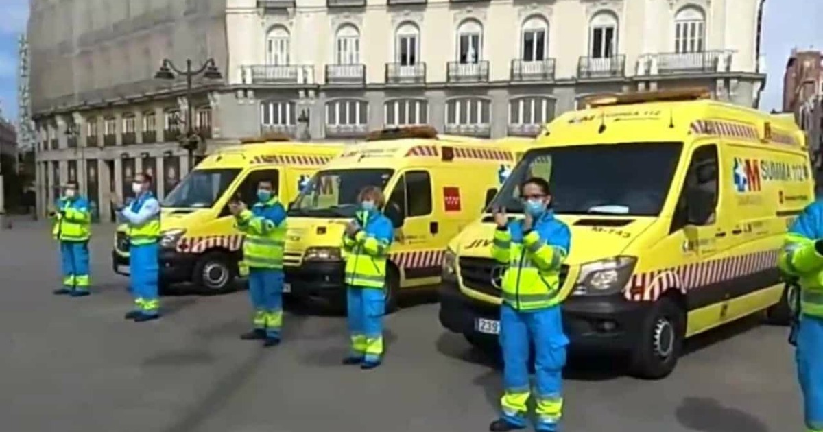Colegas fazem homenagem após morte do 1º médico em Madrid por Covid-19
