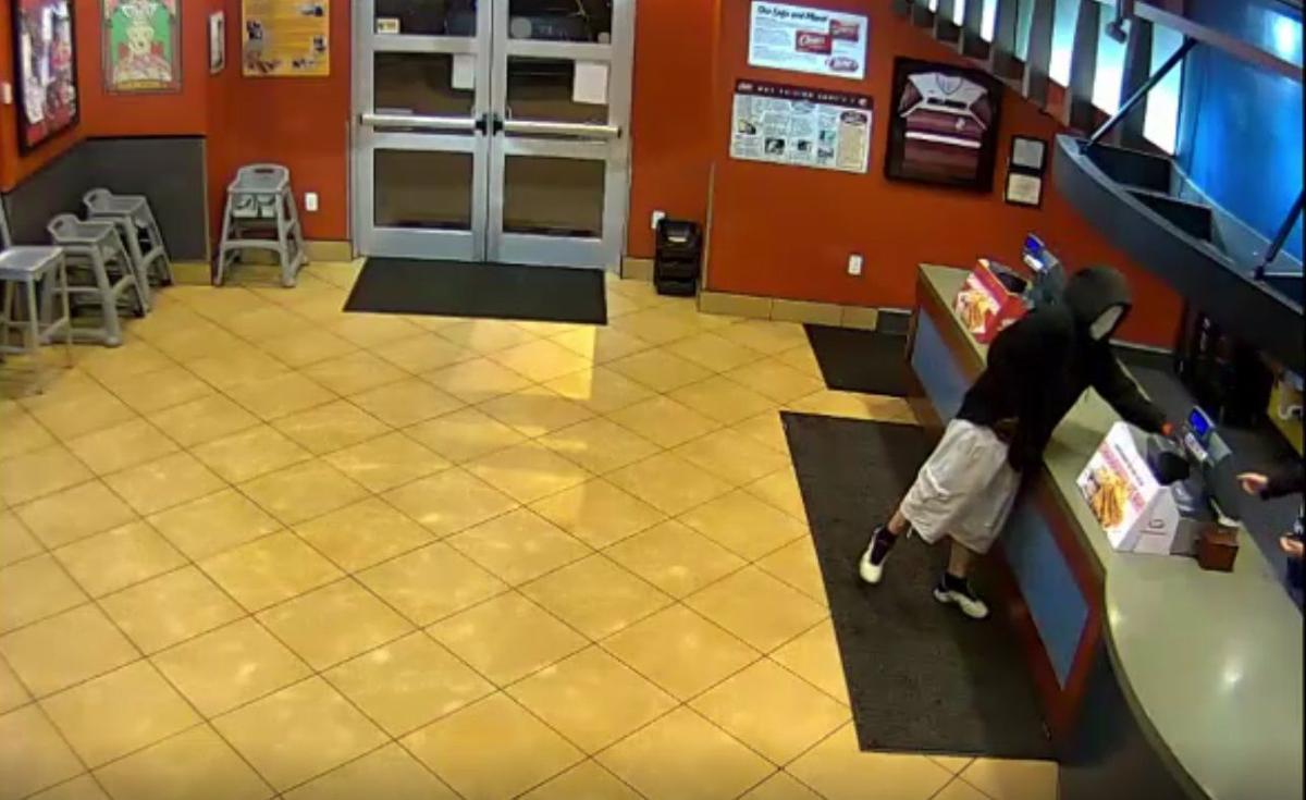 Casal de polícias interrompe lanche para impedir assalto em restaurante
