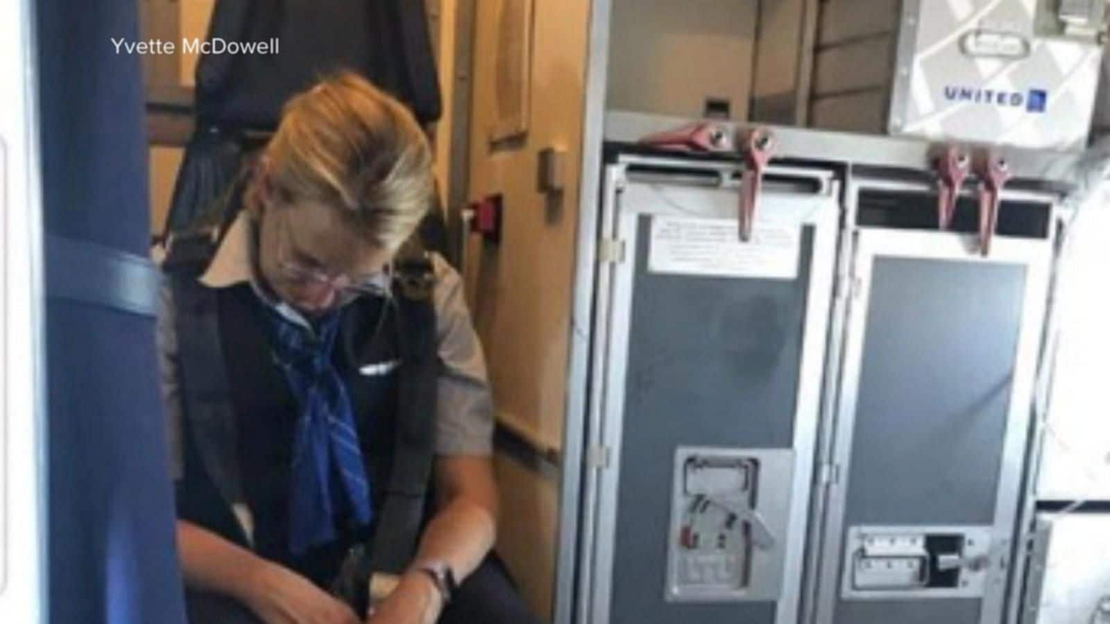 Passageiros tomam conta de hospedeira que foi trabalhar bêbeda